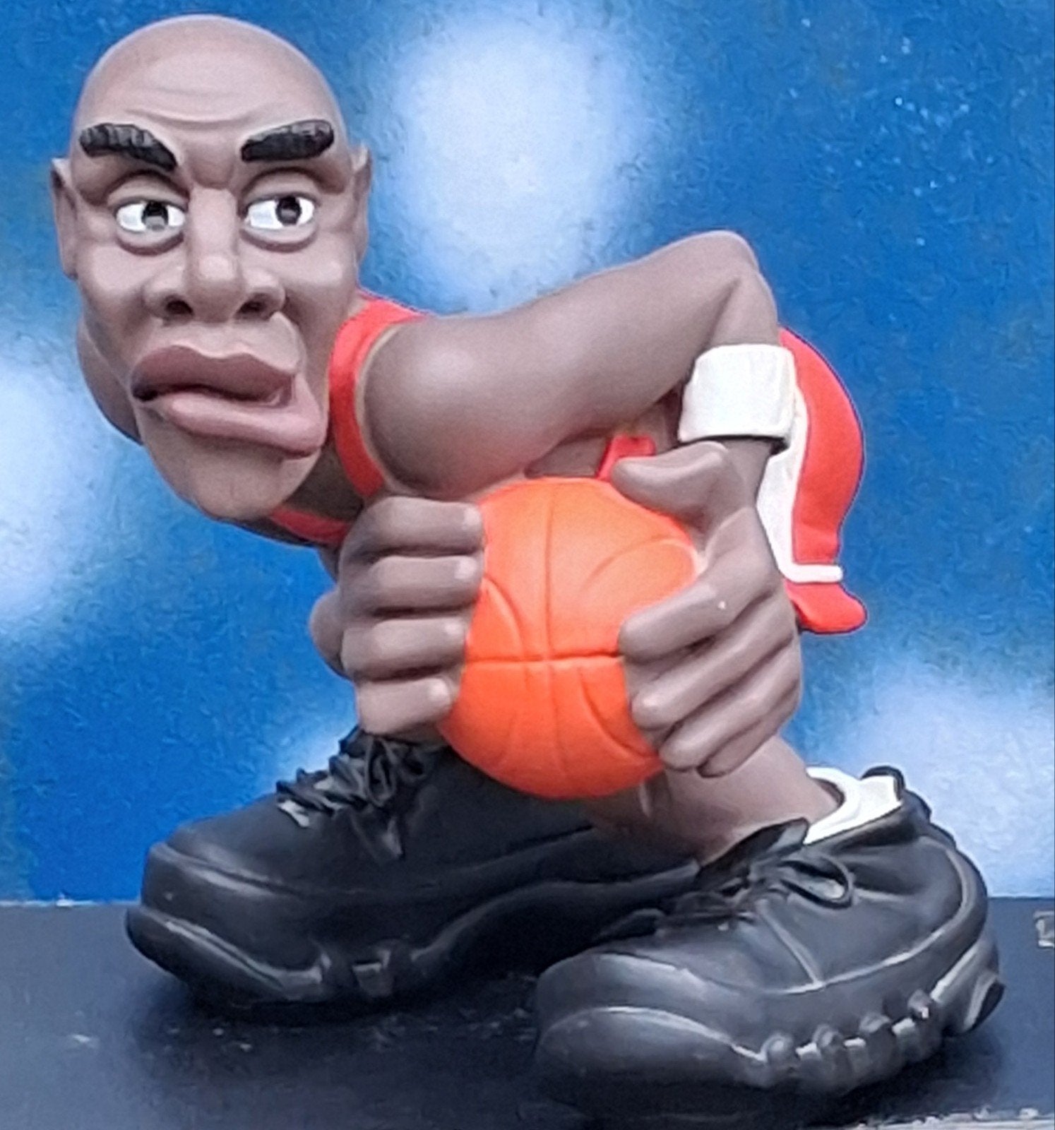 MICHAEL JORDAN 23. Figurine. Sign. 16/14/13 cm., Ophalen, Zo goed als nieuw, Mens