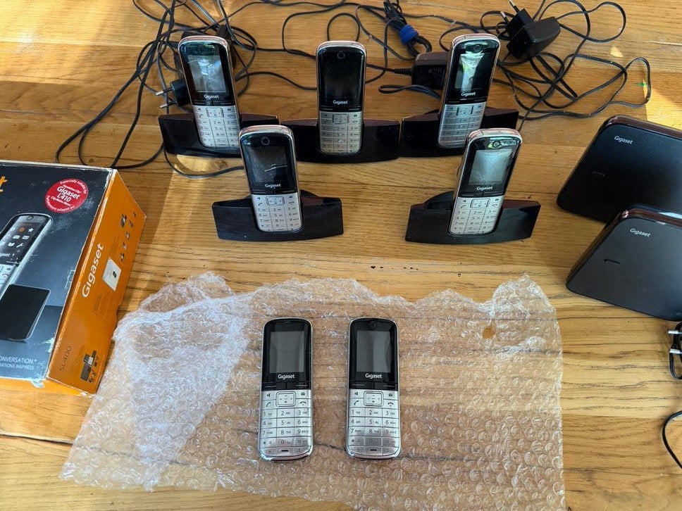 Gigaset SL400/SL400A set: 8 telefoons, 2 basisstations, 5 la, Ophalen of Verzenden, Gebruikt, 4 handsets of meer