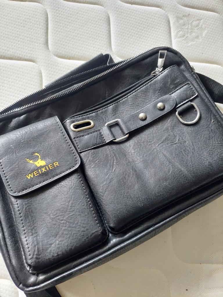 Zwarte schoudertas / crossbody tas van Weixier, Sieraden, Tassen en Uiterlijk, Tassen | Schoudertassen, Ophalen of Verzenden, Gebruikt