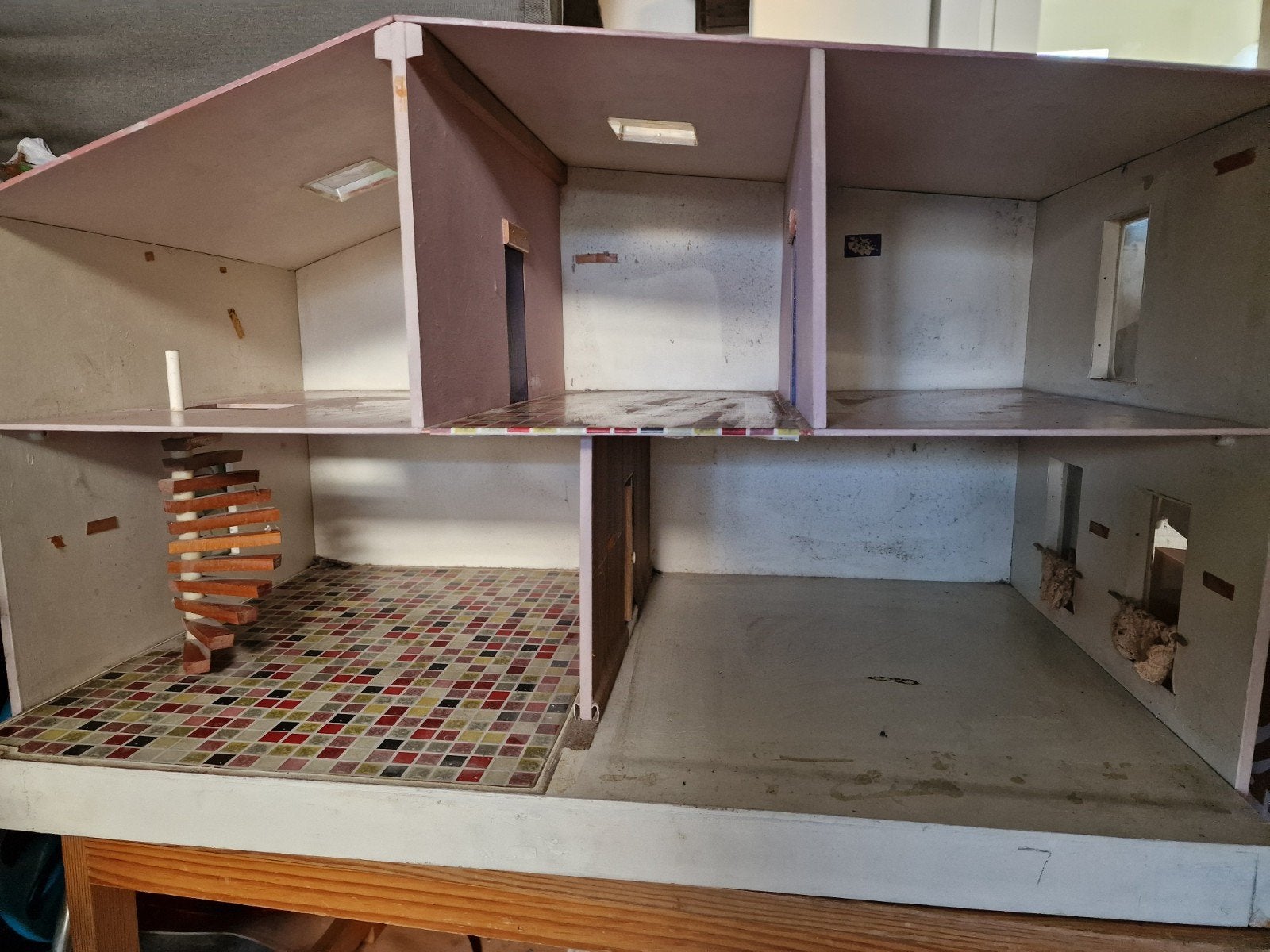 Poppenhuis - jaren-70-stijl handgemaakt, Kinderen en Baby's, Speelgoed | Poppenhuizen, Poppenhuis, Ophalen
