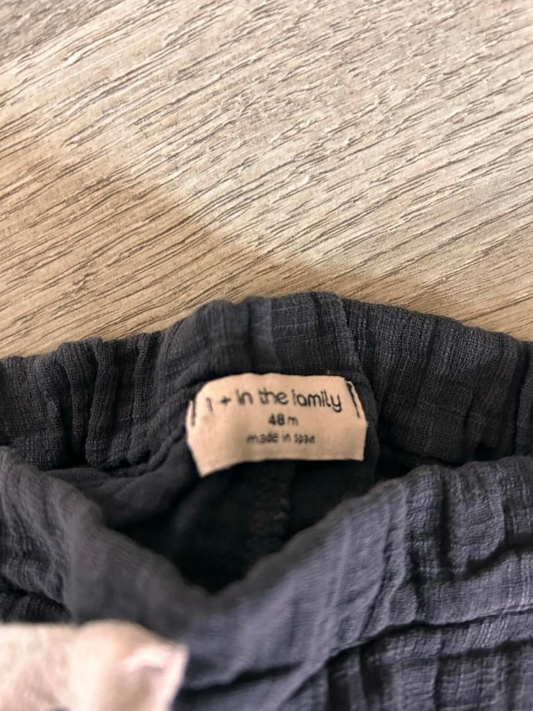in the family korte broek 48m, Ophalen of Verzenden, Zo goed als nieuw, Jongen of Meisje, Broek