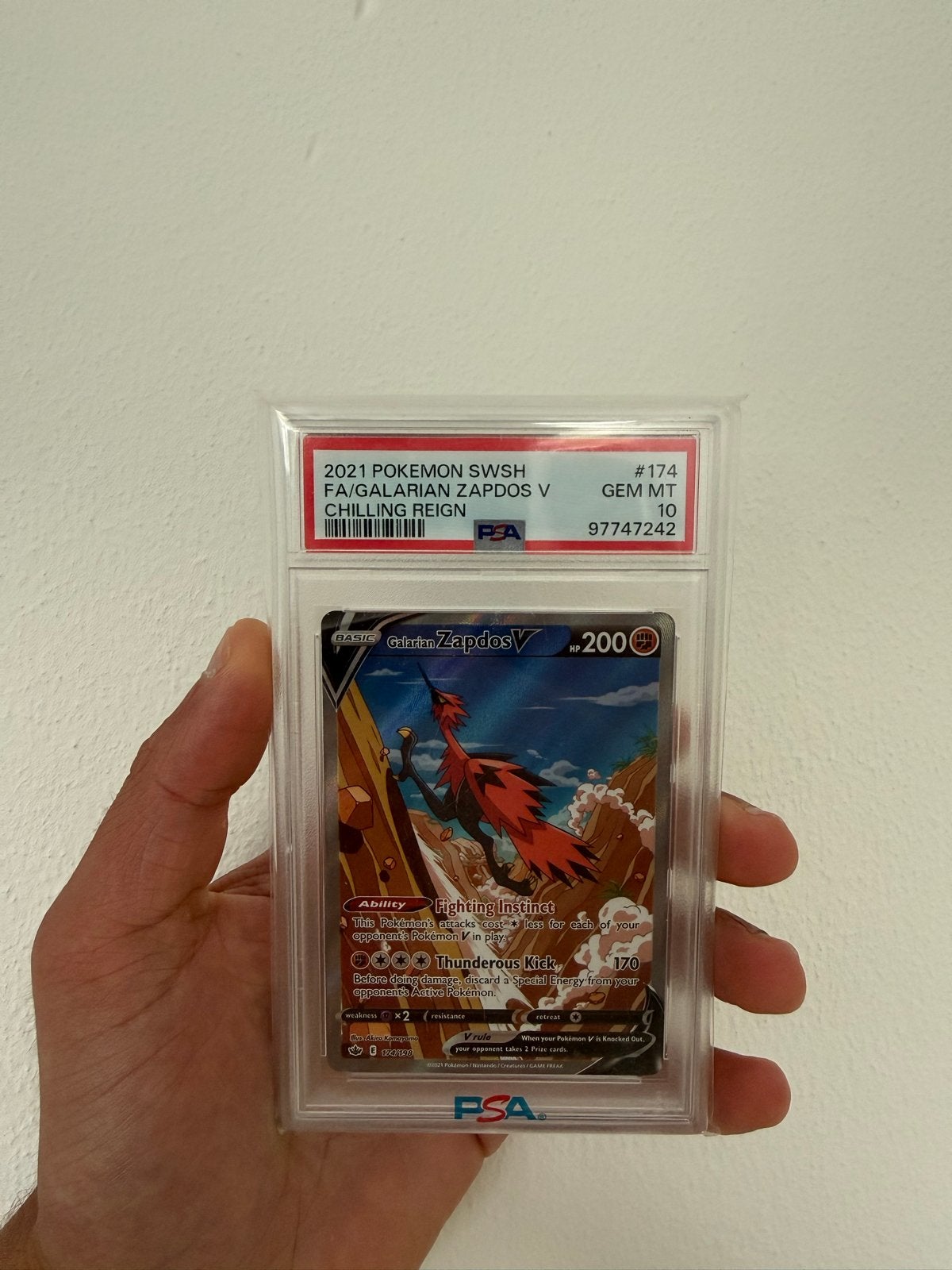 PSA 10 Galarian Zapdos V (Full Art) Chilling Reign Pokémon, Ophalen of Verzenden, Zo goed als nieuw