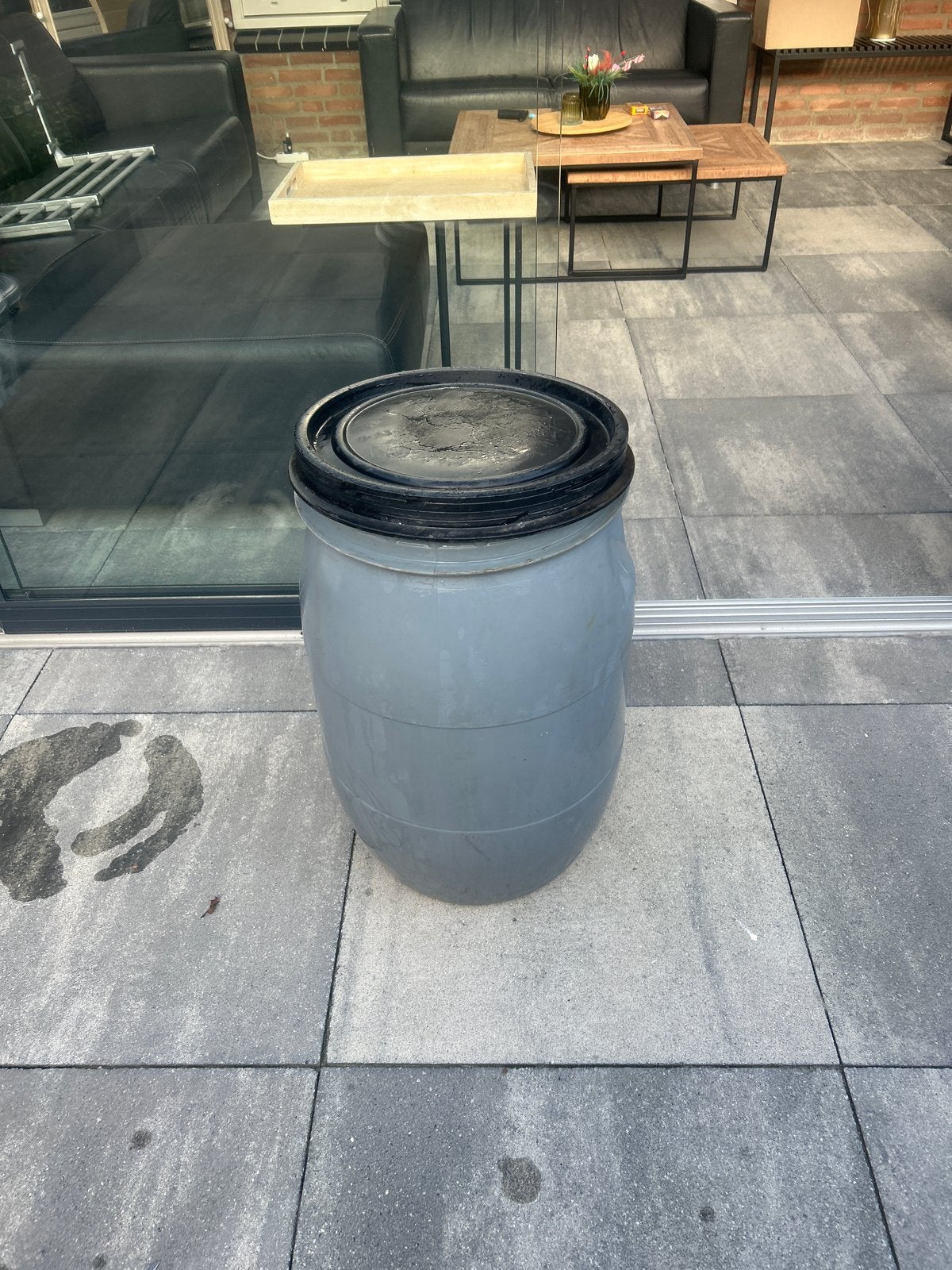 Gebruikte stevige kunststof ton / vat met deksel (60L-120L), Ophalen, Kunststof, Gebruikt, Rond