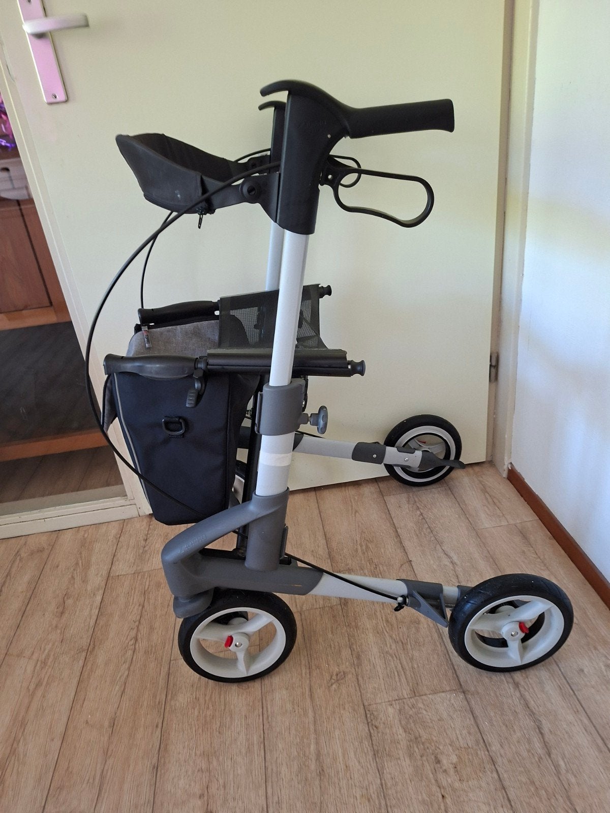topro troja olympos ATR lichtgewicht rollator nieuwstaat, Ophalen, Lichtgewicht, Zo goed als nieuw