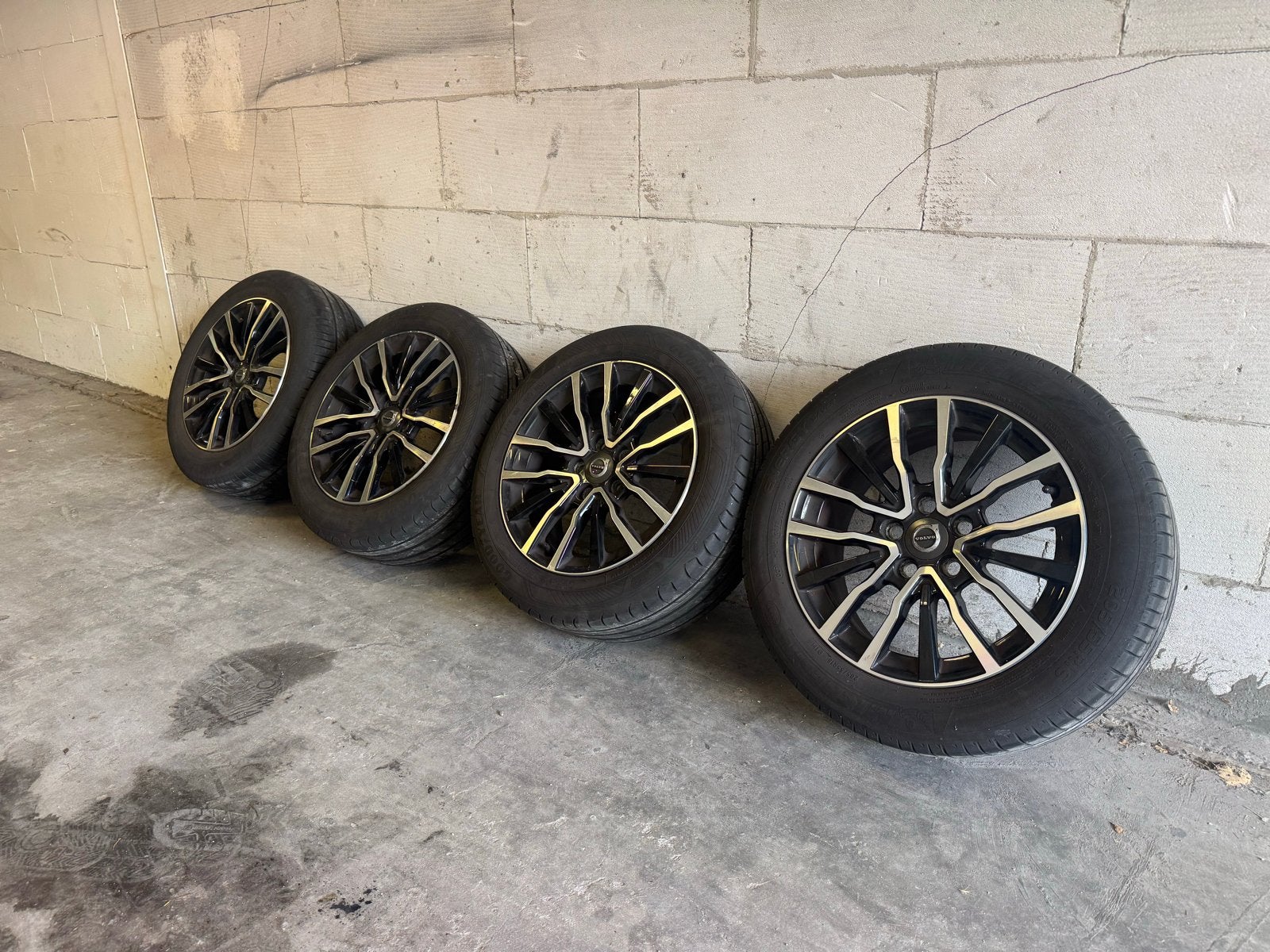 Volvo V40 ‘16 Inch wielset (Markeb) zomerbanden, Auto-onderdelen, Banden en Velgen, Gebruikt, Banden en Velgen, 235 mm, Personenwagen