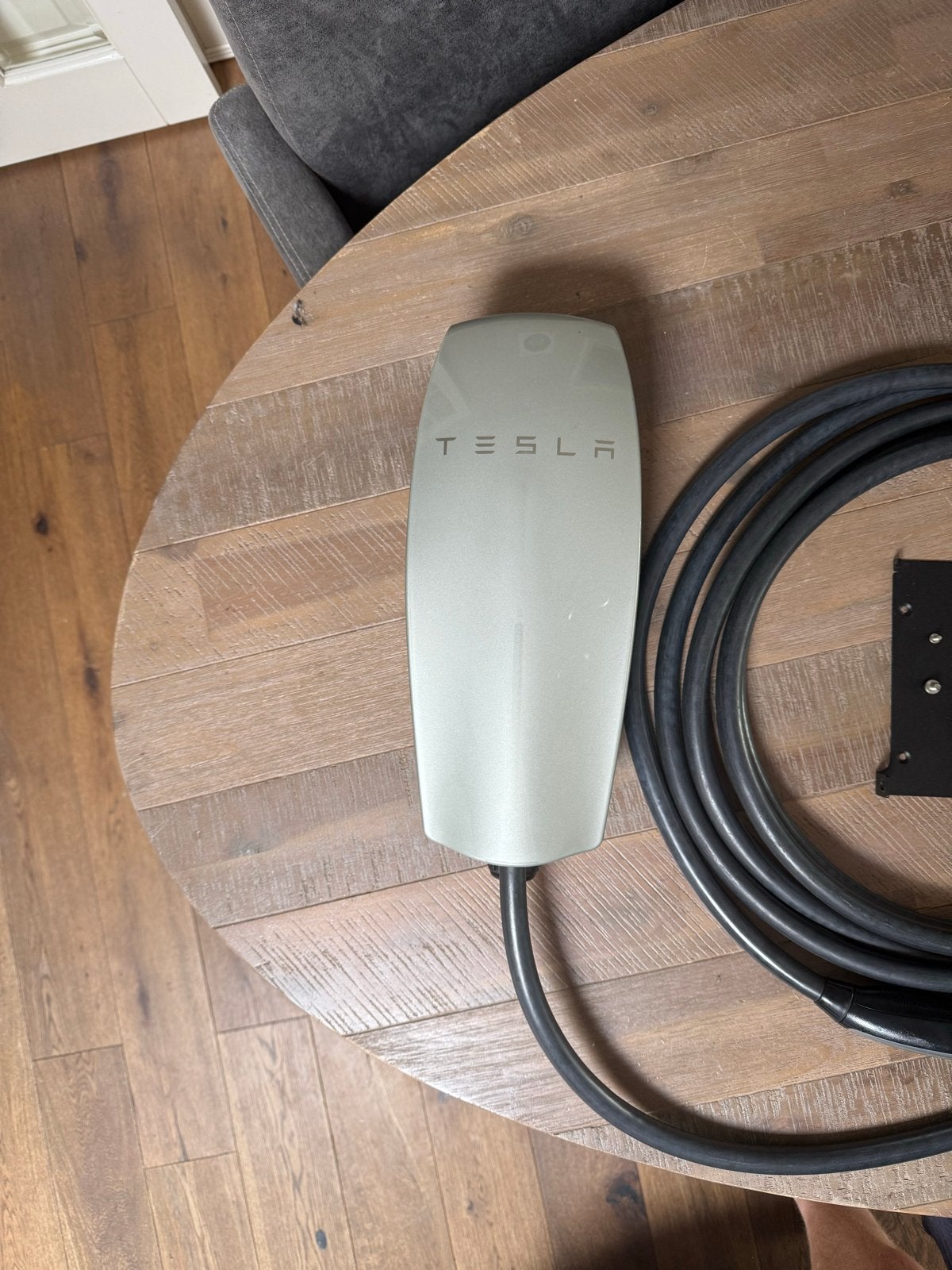 Tesla Wall Connector Gen 2 - Zilvergrijs Metallic laadpaal, Ophalen of Verzenden, Zo goed als nieuw