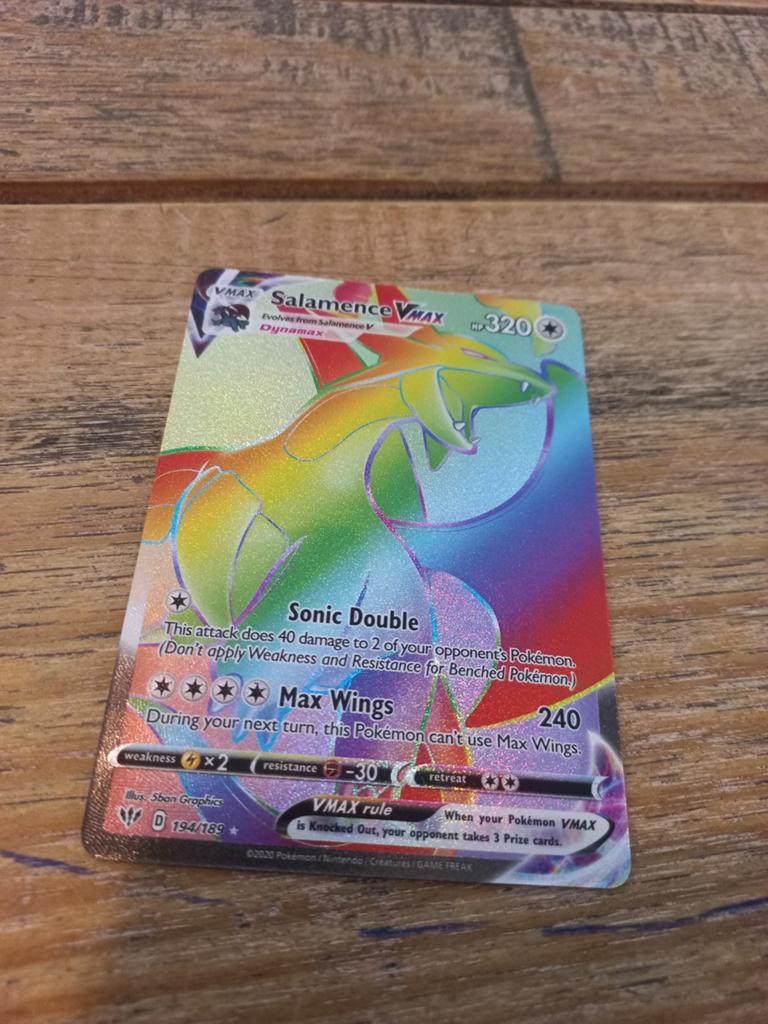 Salamence vmax rainbow kaart, Hobby en Vrije tijd, Verzamelkaartspellen | Pokémon, Ophalen of Verzenden, Zo goed als nieuw, Losse kaart