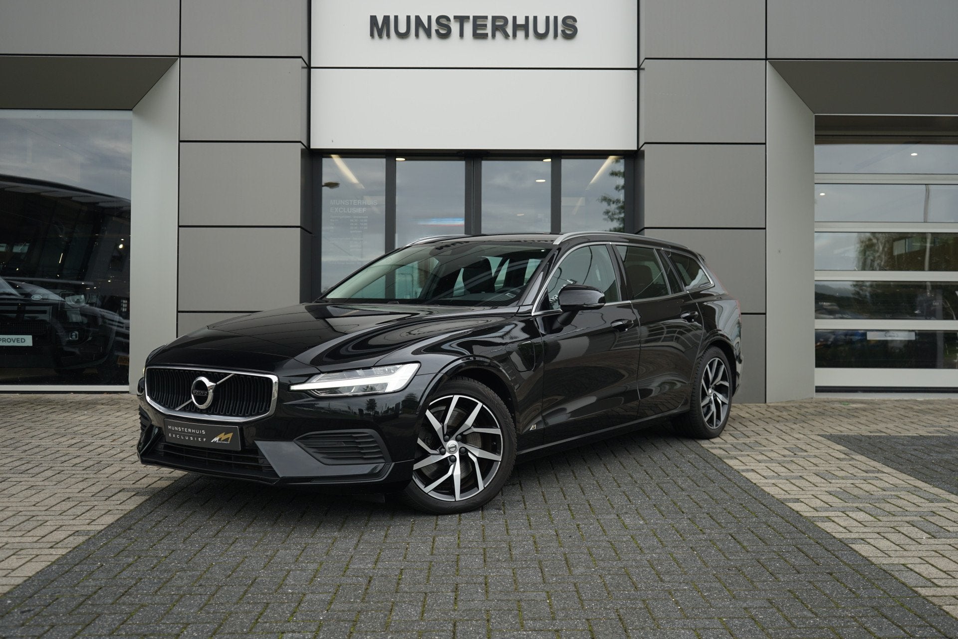 Volvo V60 2.0 T6 Twin Engine AWD Momentum Pro | Afneembare t, Automaat, 12 maanden, Gebruikt, 4 cilinders