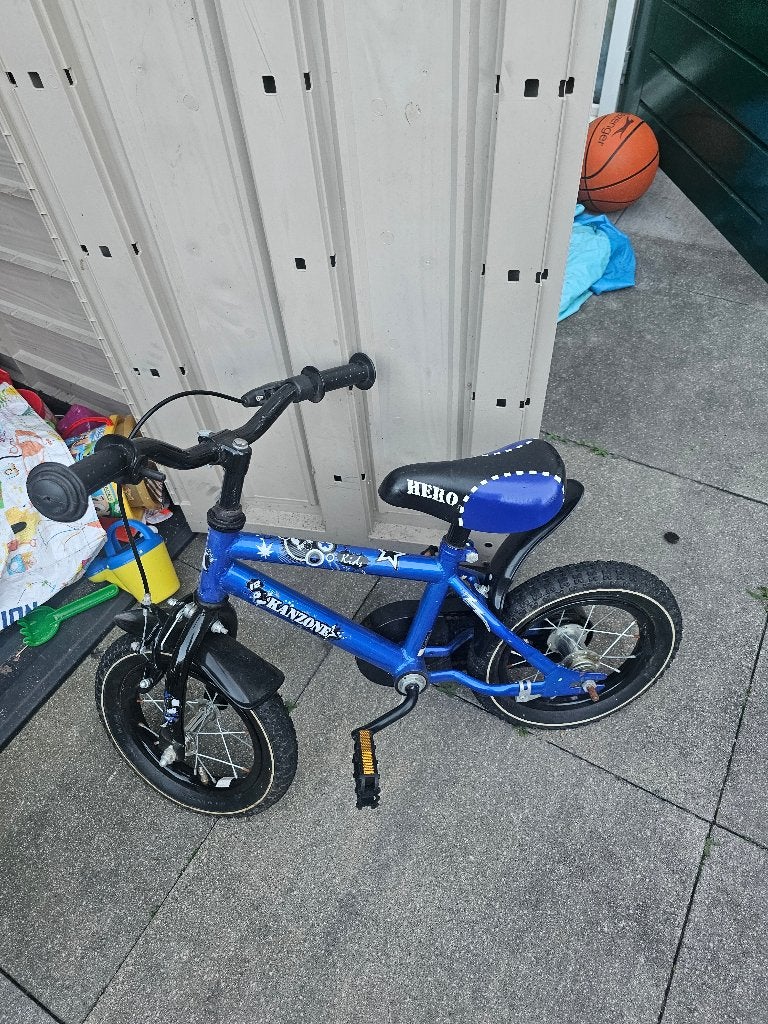 Blauwe kinderfiets, Fietsen en Brommers, Fietsen | Kinderfietsjes, Terugtraprem, Zijwieltjes, 16 tot 20 inch, Zo goed als nieuw