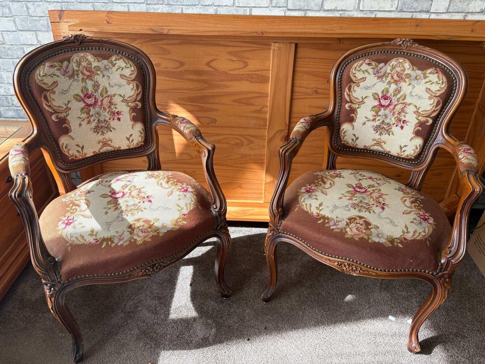 Set van 2 Antieke Fauteuils met Geborduurde Bekleding, Ophalen