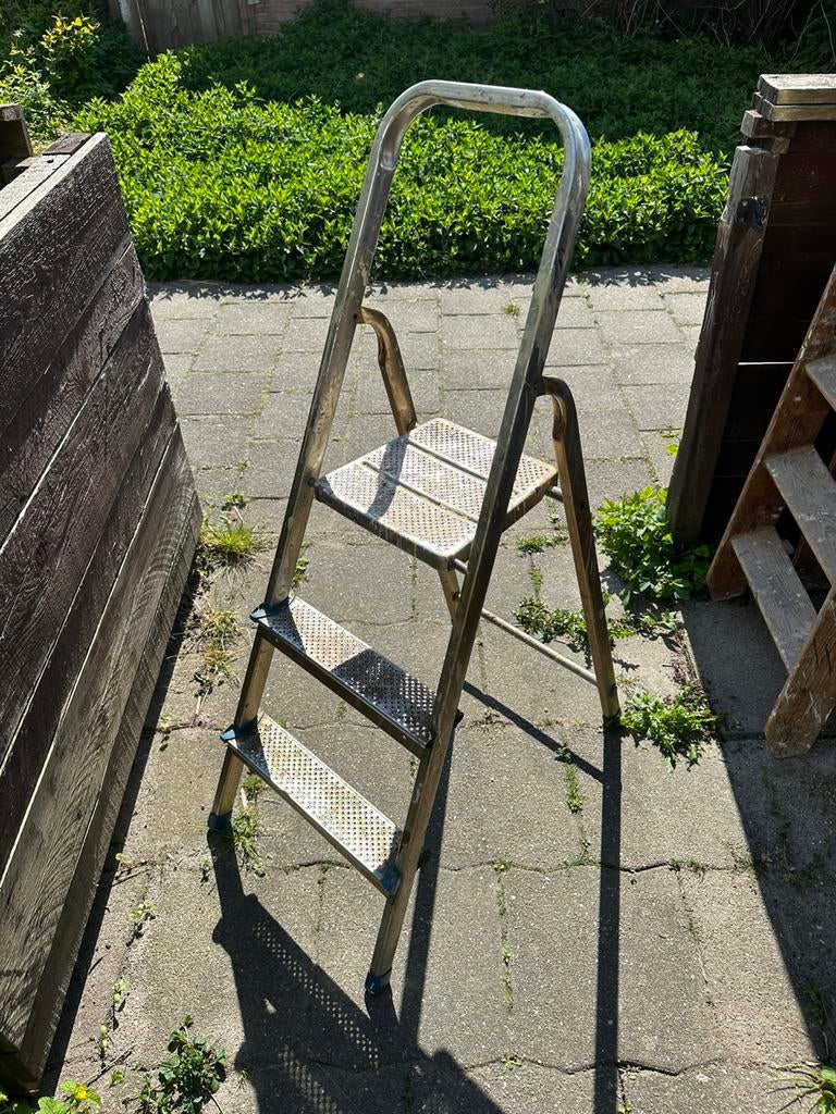 Aluminium trap, Ophalen, Zo goed als nieuw, Minder dan 2 meter