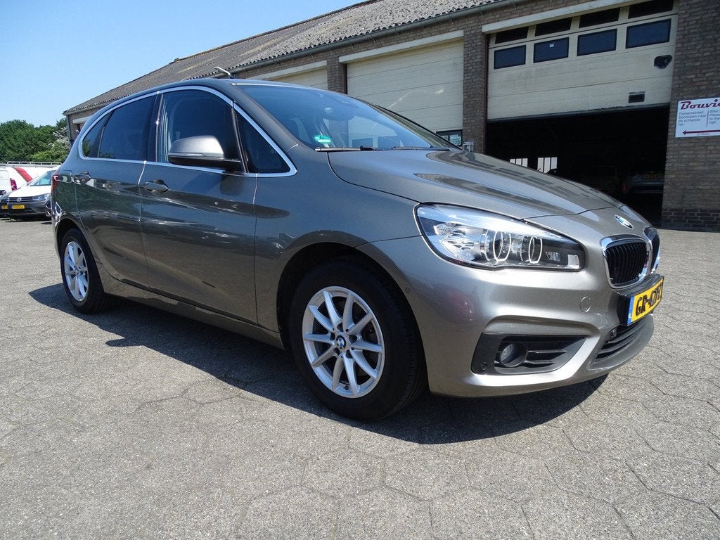 BMW 2-serie Active Tourer 218i Essential ECC/LEER/LMV/CAMERA, Auto's, BMW, Voorwielaandrijving, 136 pk, Gebruikt, Bedrijf