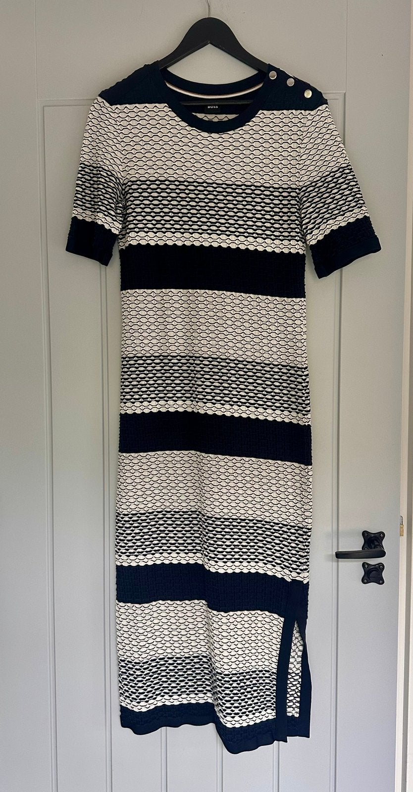 Midi jurk blauw wit gestreept Hugo Boss L, Kleding | Dames, Jurken, Ophalen of Verzenden, Nieuw, Blauw, Onder de knie