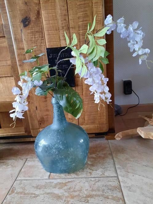 schitterende blauwe vaas met zijde bloemen, Blauw, Ophalen of Verzenden, Minder dan 50 cm, Glas