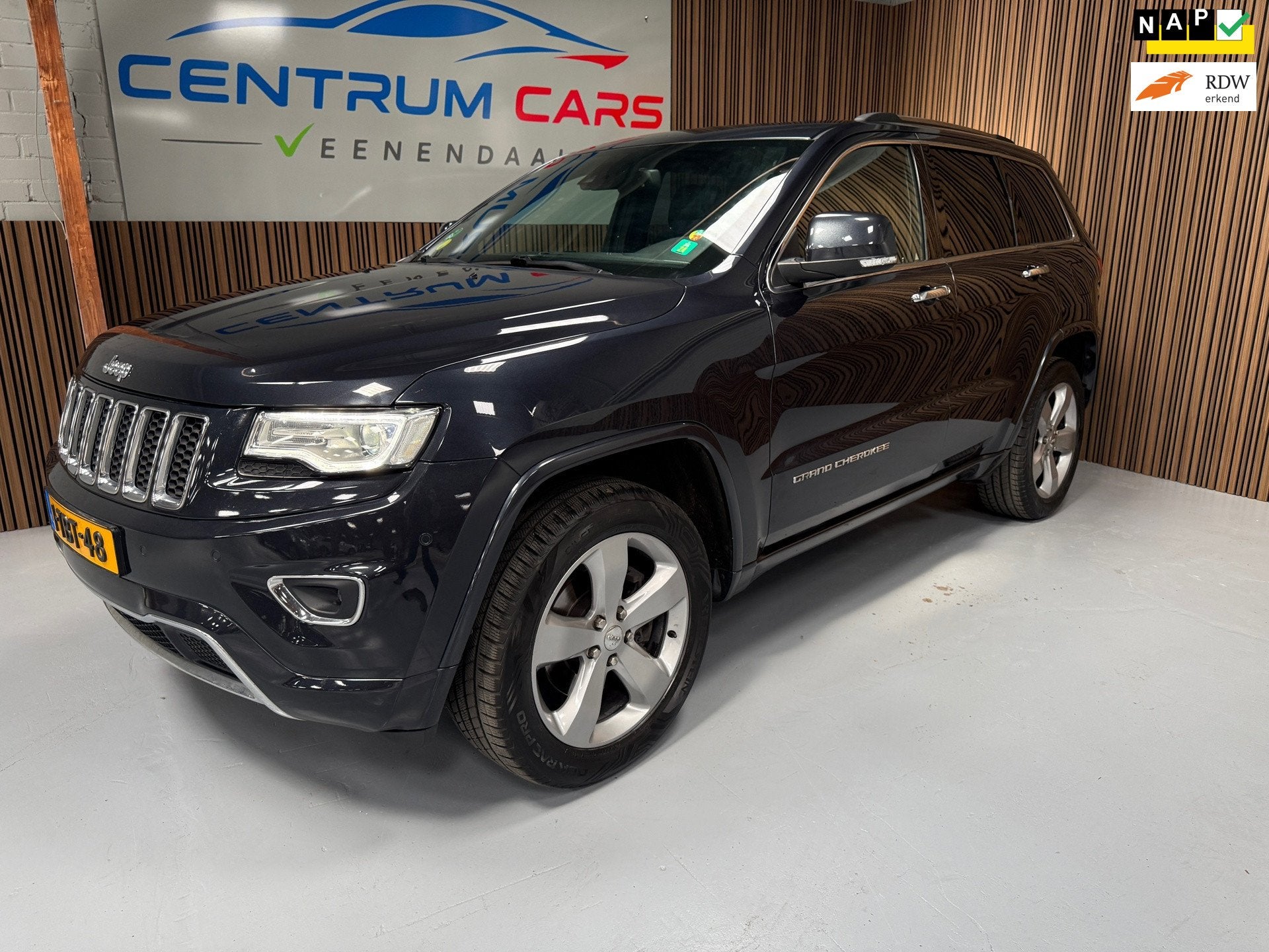 Jeep Grand Cherokee 3.0 CRD Overland Bom vol! Pano, Trekhaak, Euro 5, Gebruikt, Zwart, 3325 kg
