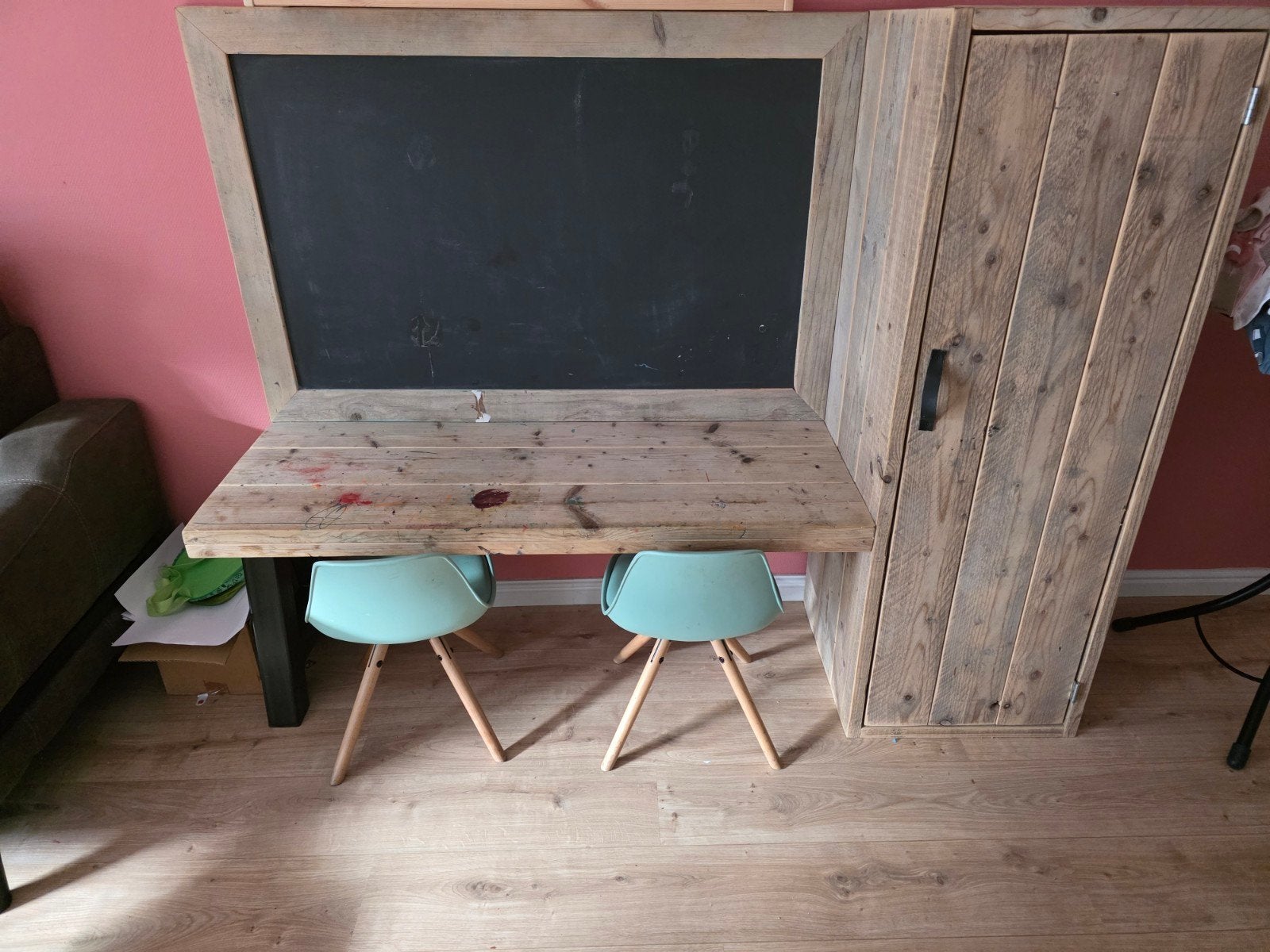 Knutsel speeltafel met kast en 2 stoeltjes, Ophalen, Gebruikt, Tafel