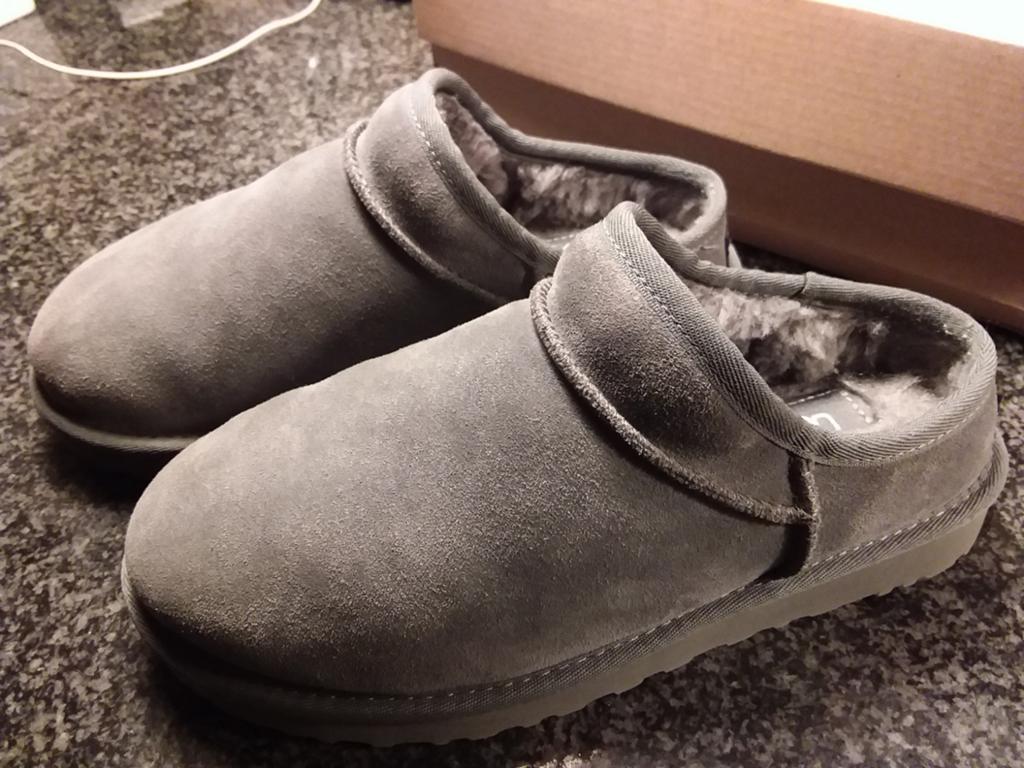 Ugg classic slipper. Maat 38, Ophalen of Verzenden, Grijs