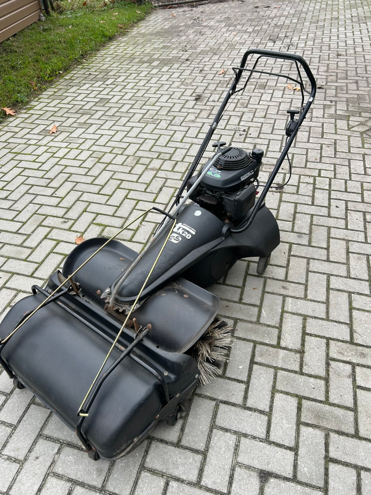 Tielburger TK20 veegmachine / honda, Ophalen, Zo goed als nieuw