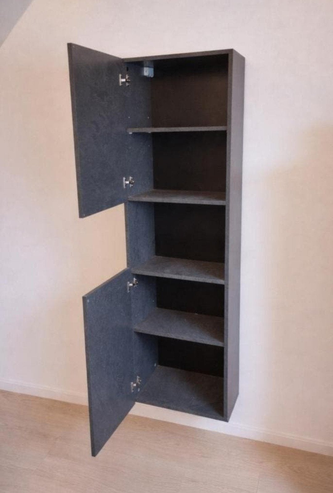 Donkergrijze hoge badkamerkast, Huis en Inrichting, Badkamer | Badkamermeubels, Ophalen, (Half)hoge kast, Minder dan 50 cm, Zo goed als nieuw