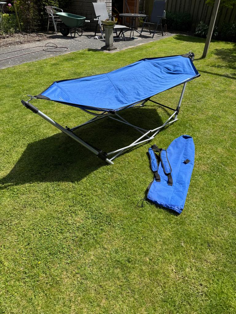 Inklapbare hangmat met standaard - Blauw, Binnen, Ophalen of Verzenden, Zo goed als nieuw, Met standaard