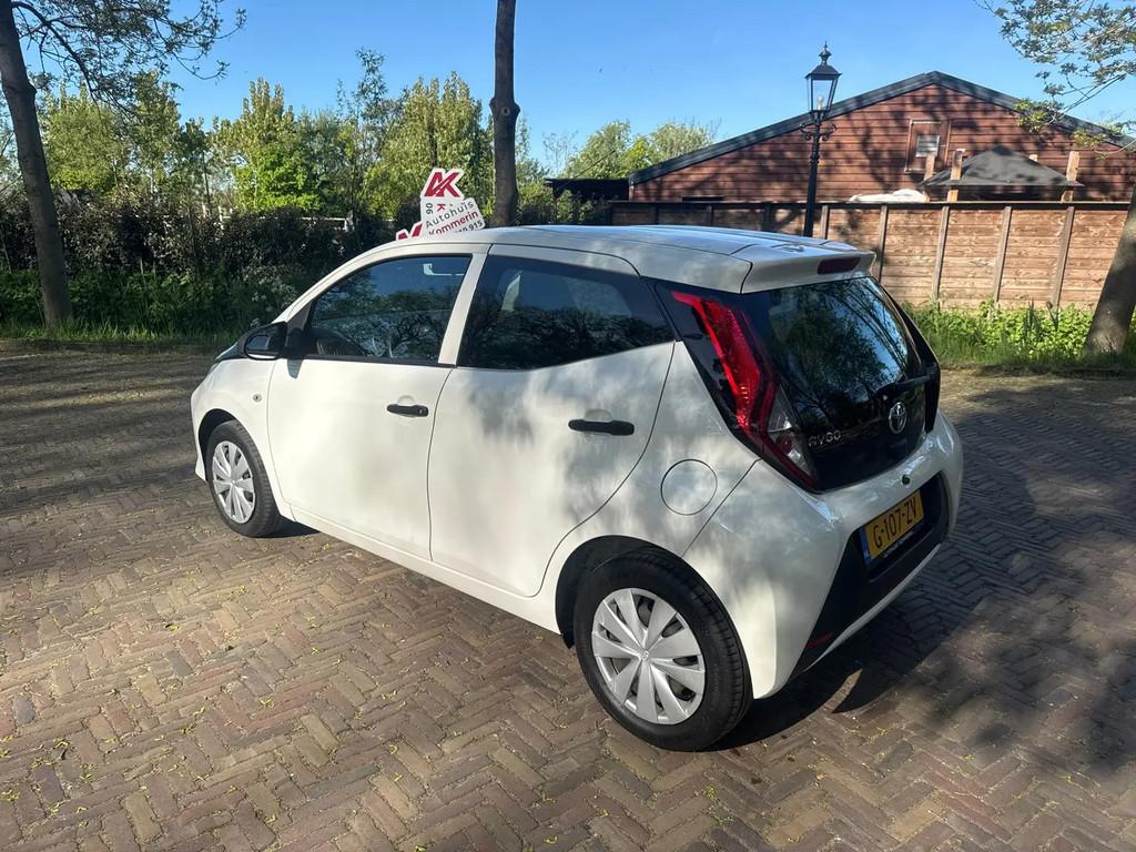 Toyota Aygo 1.0 VVT-i x-fun € 7.495,00, Stof, Gebruikt, 4 stoelen, Wit