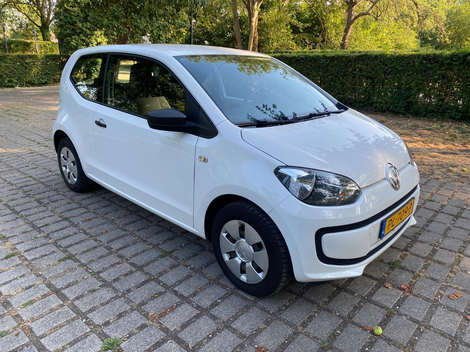 Volkswagen up! 1.0 44KW/60PK 3-DRS 2014 Wit, Auto's, Voorwielaandrijving, Dealer onderhouden, Stof, 4 stoelen
