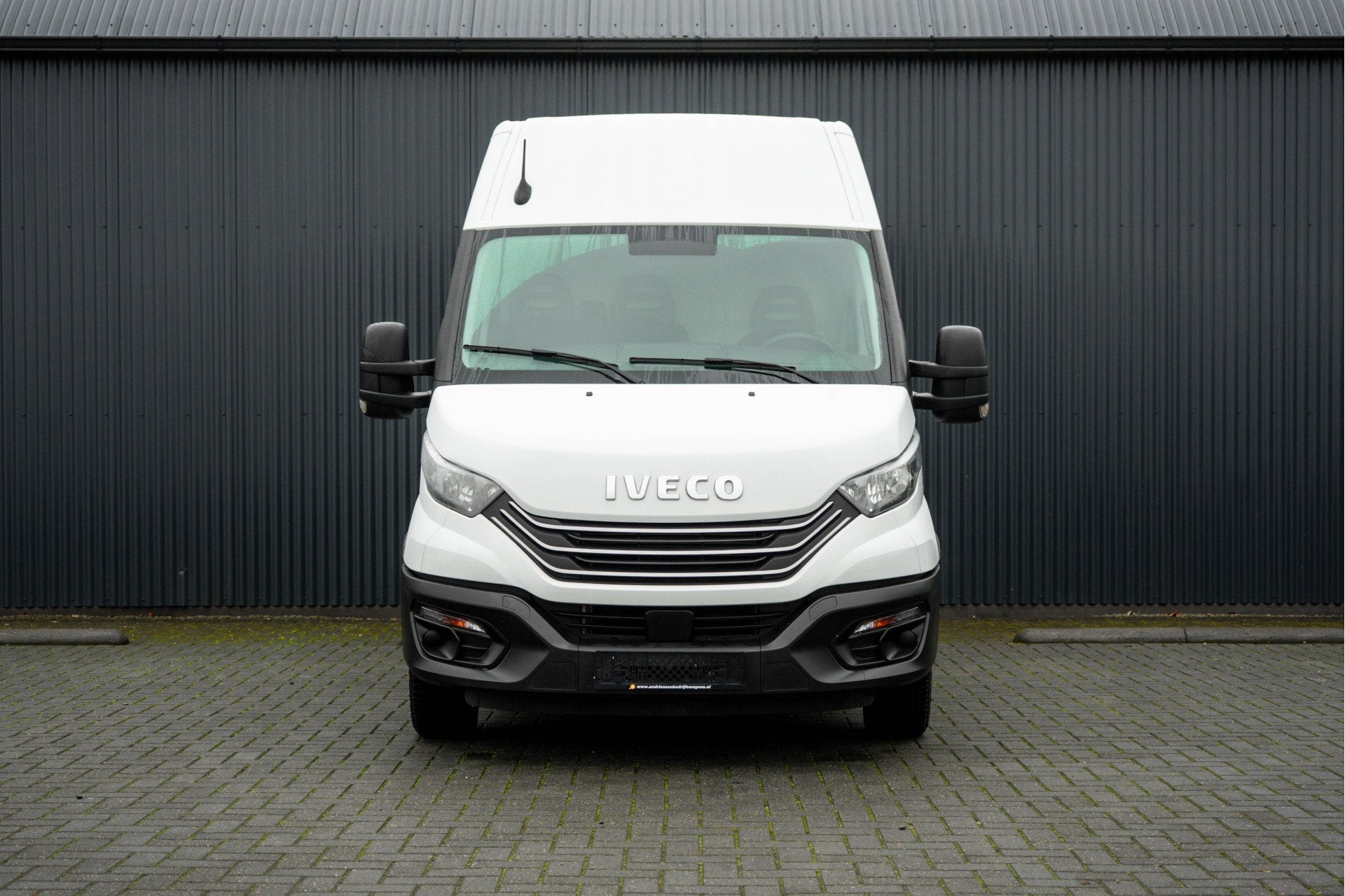 Iveco Daily *35S14V L2H2 | 140PK | 3.5T Trekgewicht | Cruise, Auto's, Bestelauto's, Gebruikt, Zwart, Iveco, Wit