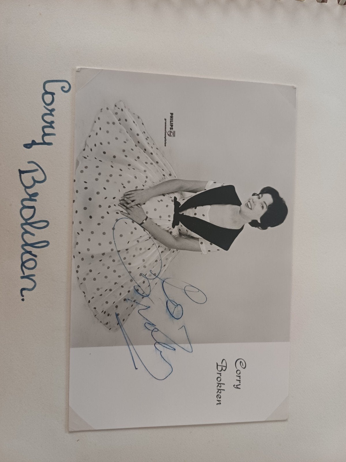 Gesigneerde foto Corry Brokken - Philips, Ophalen of Verzenden, Gebruikt, Foto of Kaart, Gesigneerd
