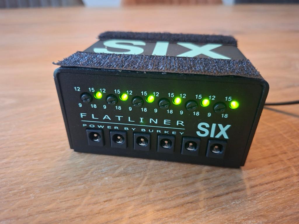 Burkey Flatliner Six – power supply, Muziek en Instrumenten, Effecten, Ophalen of Verzenden, Gebruikt
