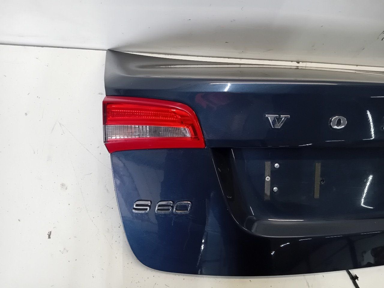 Achterklep Volvo S60, Onderdelen@venauto.nl, Van der Ven Autorecycling B.V., Gebruikt, Ettenseweg 76, 4706 PB Roosendaal, The Netherlands