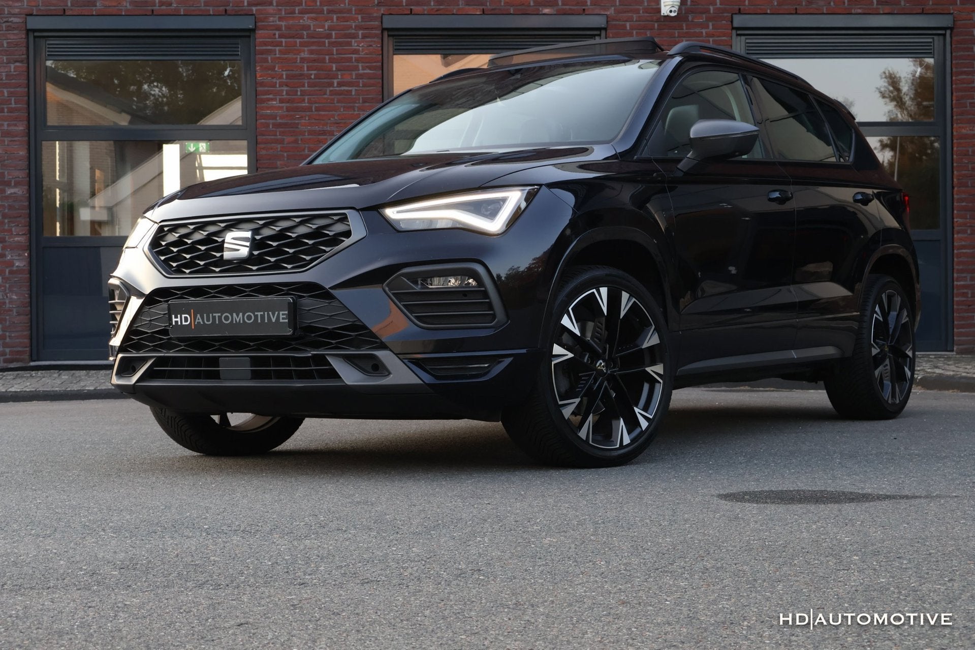 Seat Ateca 1.5 TSI AUT FR PANO VIRTUAL TREKHAAK CAMERA ACC, Auto's, Seat, 15 km/l, Zwart, Bedrijf, 1600 kg