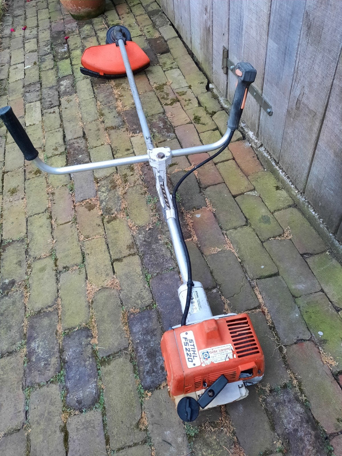 Tekoop bosmaaier stihl FS 220 srarten en lopen, Tuin en Terras, Ophalen, Benzine