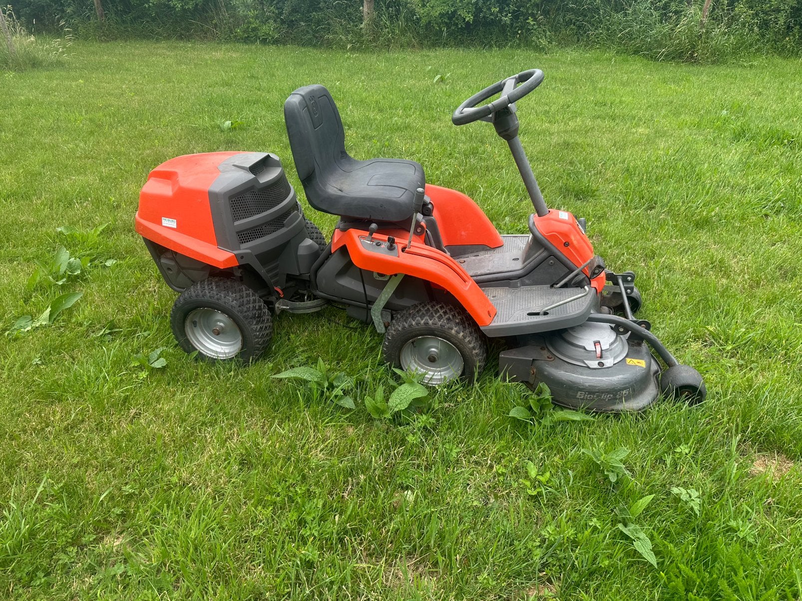Husqvarna R111b, Tuin en Terras, Grasmaaiers, Ophalen, Gebruikt, Benzine-grasmaaier, 50 cm of meer
