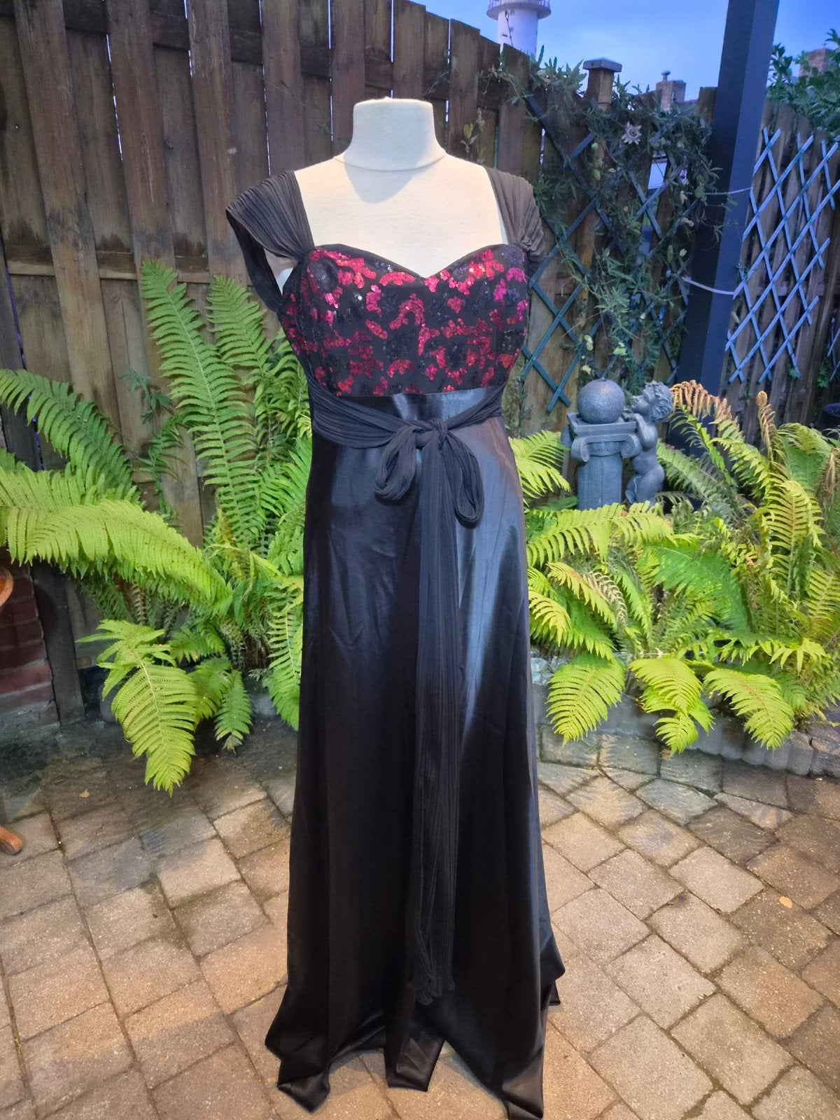 Prachtige Allure avondjurk rood/zwart, maat 46, Kleding | Dames, Gelegenheidskleding, Galajurk, Meerkleurig, Maat 46/48 (XL) of groter