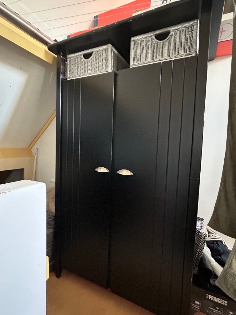 Kledingkast, Ophalen, Met deur(en), Gebruikt, 100 tot 150 cm