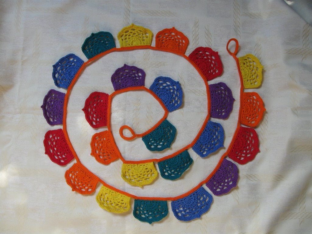 Gehaakte katoenen slinger in regenboogkleuren., Ophalen of Verzenden, Zo goed als nieuw, Versiering, Overige