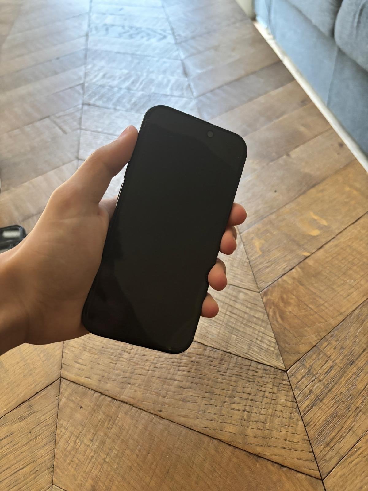 iPhone 15 128GB - Moederbord defect - Voor onderdelen, 128 GB, IPhone 15, Zwart, Ophalen of Verzenden