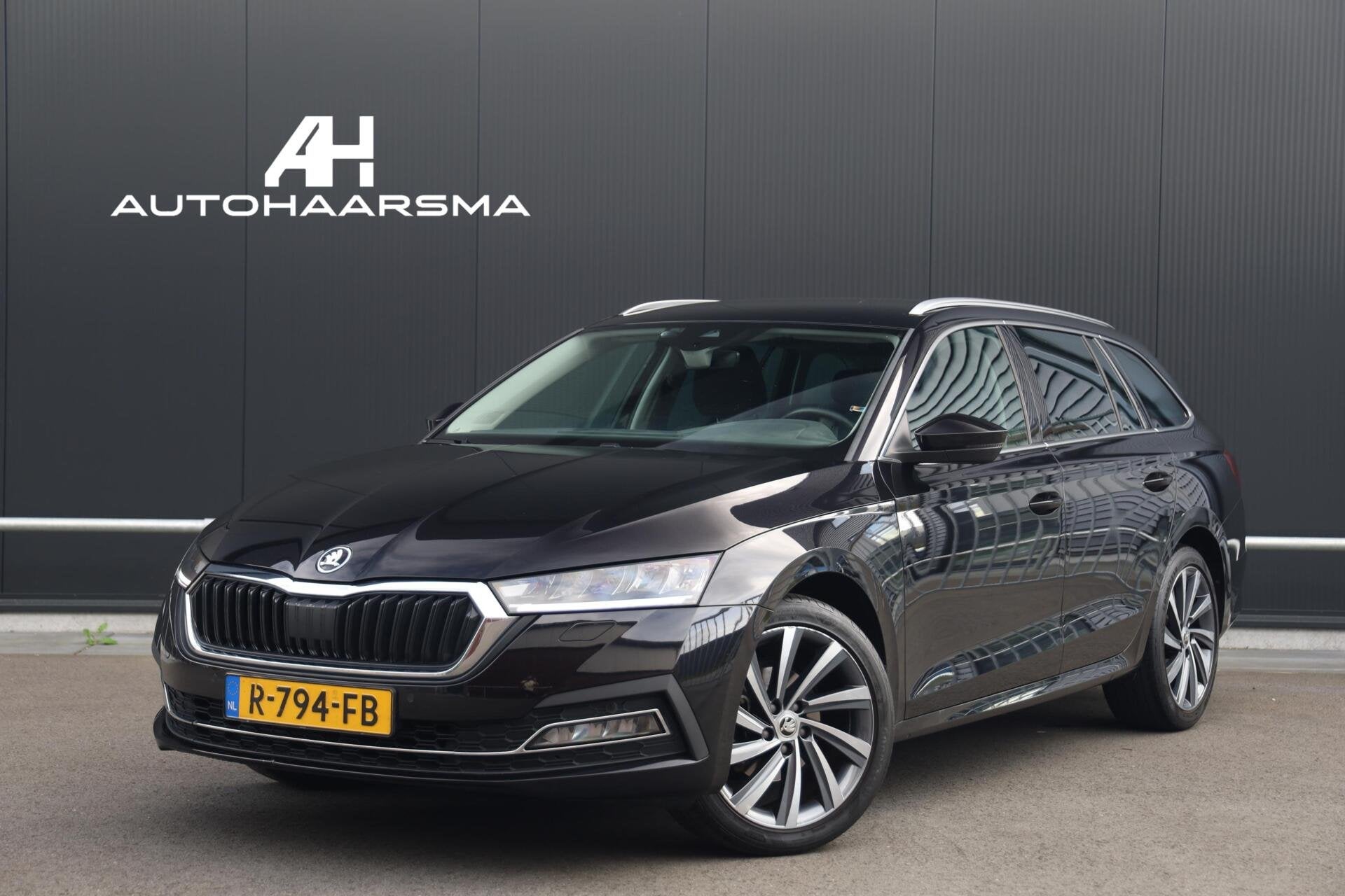 Skoda Octavia Combi 1.0 TSI 110pk Business Edition Plus Came, Auto's, Voorwielaandrijving, Gebruikt, Zwart, Handgeschakeld