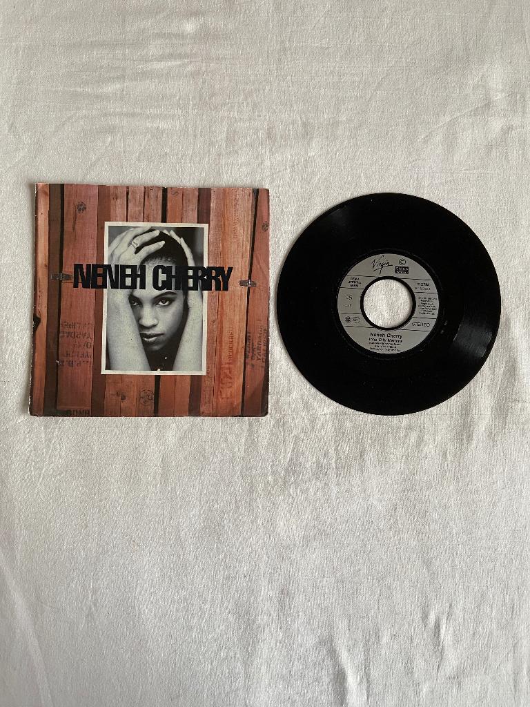 neneh  cherry - inna city mamma, Cd's en Dvd's, Ophalen of Verzenden, Zo goed als nieuw, Pop