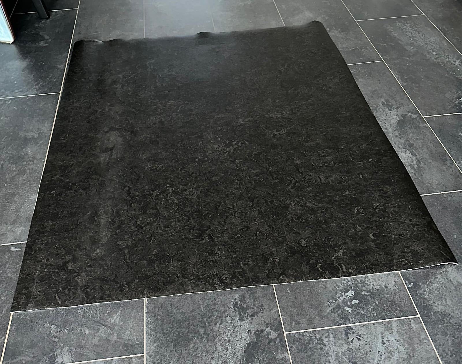 Zwartgrijs vinyl vloerkleed 126x114,5 cm, Ophalen, Zo goed als nieuw, Rechthoekig