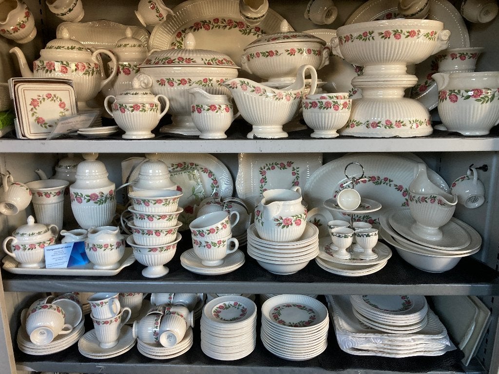 wedgwood rosalind, Huis en Inrichting, Keuken | Servies, Zo goed als nieuw, Overige typen, Aardewerk, Ophalen