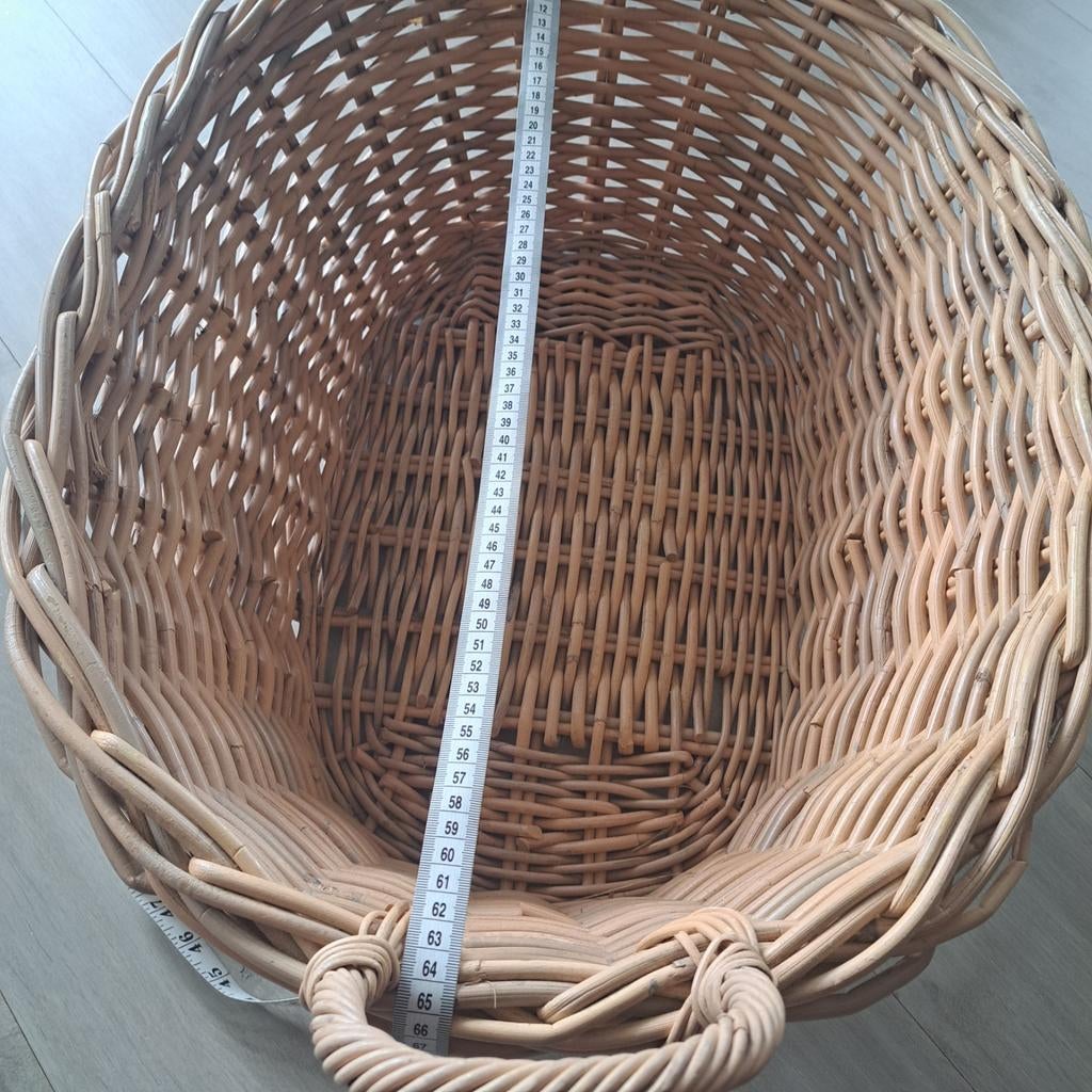 Grote rieten mand (nieuw) - 65cm breed, 27cm hoog, Ophalen of Verzenden