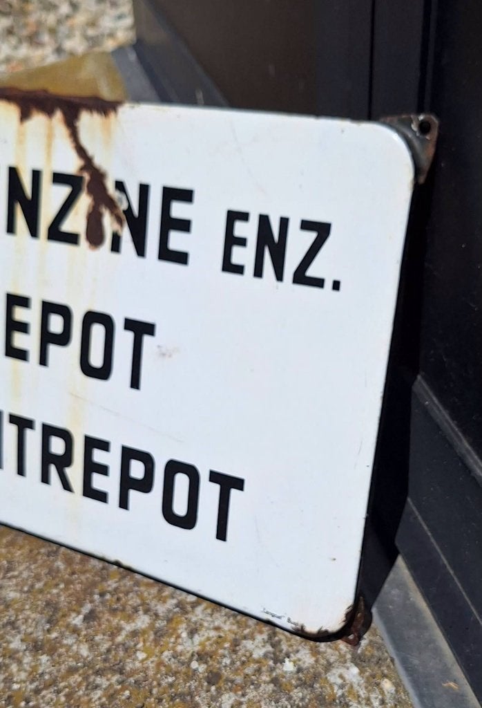 Vintage zwart-wit emaille tekstbord van Langcat Bussum., Ophalen of Verzenden