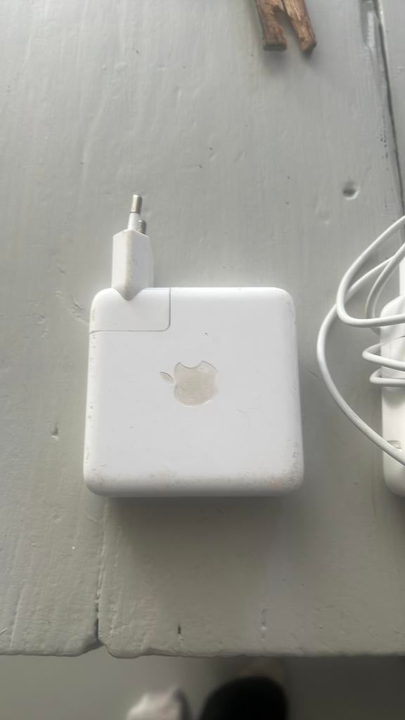 2 maal apple adapter, Computers en Software, Laptop-opladers, Zo goed als nieuw, Ophalen of Verzenden