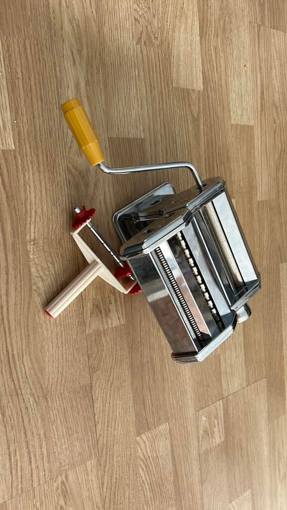Pastamachine - Maak je eigen verse pasta!, Huis en Inrichting, Keuken | Keukenbenodigdheden, Gebruikt, Zilver, Ophalen of Verzenden