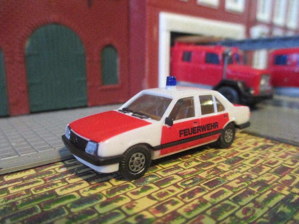 Opel Ascona C - Herpa Feuerwehr / Brandweer gemodificeerd, Hobby en Vrije tijd, Ophalen of Verzenden, Gebruikt, Auto, Herpa