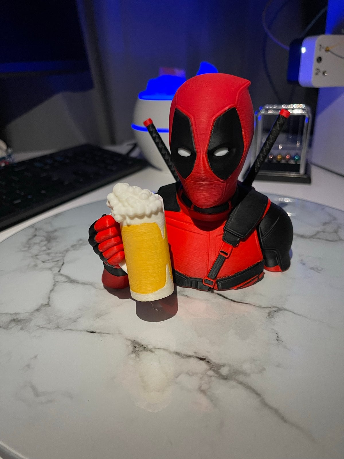 Foto 2 van Deadpool Decoratief Beeldje - Gaming Desk / Kantoor / Mancav