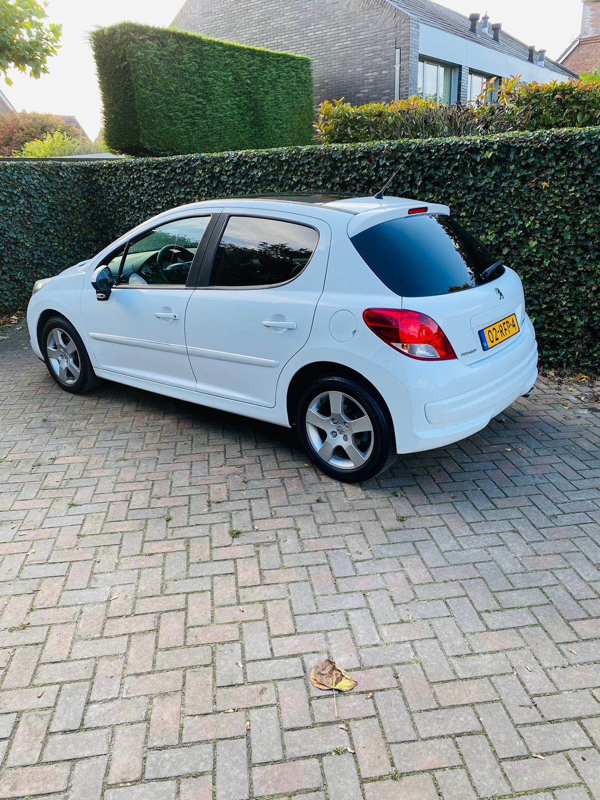 Peugeot 207 1.6 VTI 16V 5DRS 2011 Wit, Auto's, Voorwielaandrijving, Dealer onderhouden, Zwart, Panoramadak
