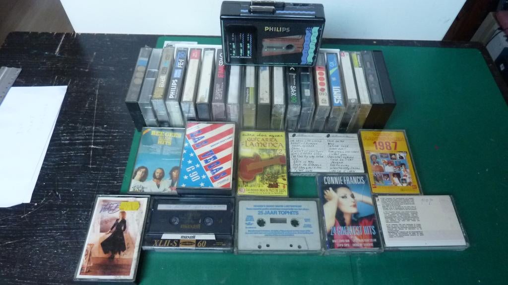 Cassette bandjes met radio cassette recorder., Ophalen of Verzenden, Gebruikt