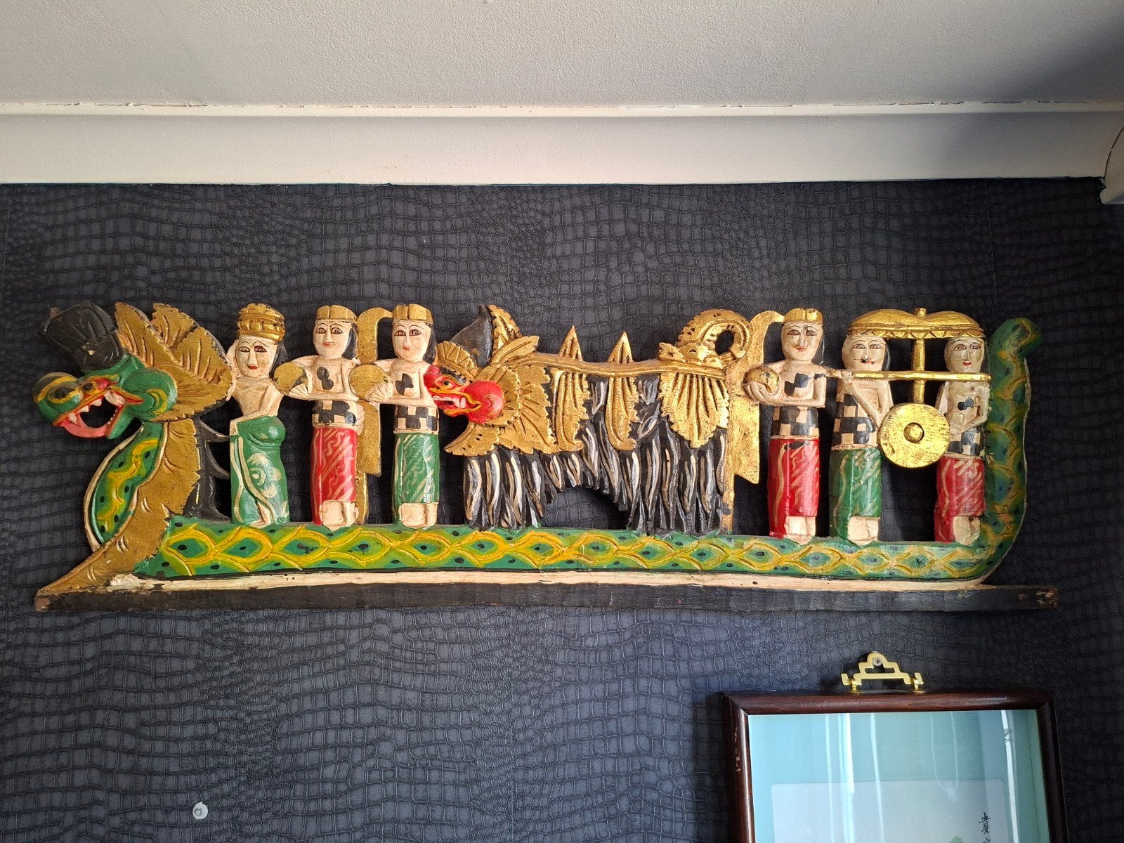 Decoratief houtsnijwerk: Indonesische drakenboot, Antiek en Kunst, Handgemaakt, Indonesië, Meerkleurig, Houtsnijwerk